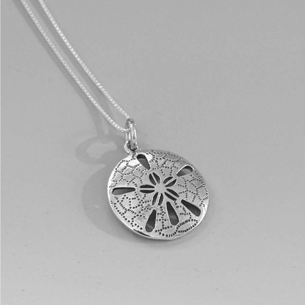 NWT 925 Sterling Silver Sand Dollar Necklace! Hypoallergenic! NEW!